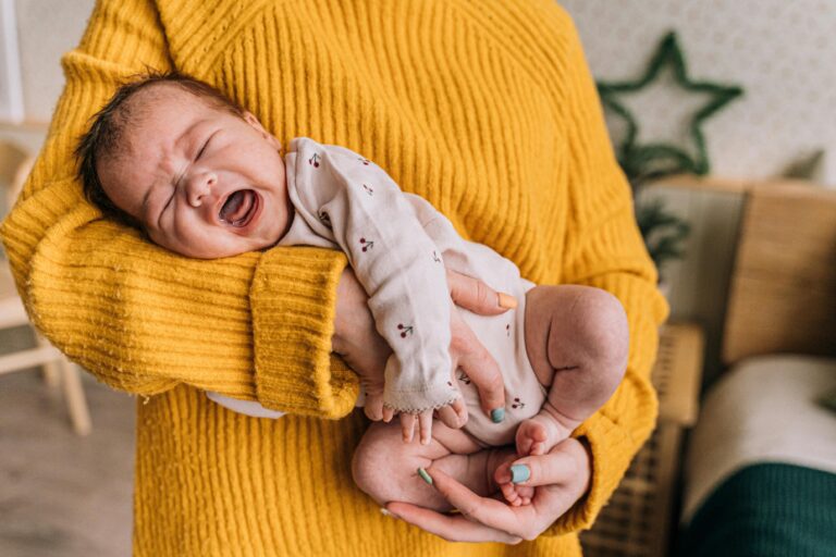 Kolikat tek bebet – çfarë duhet të dini si prind?